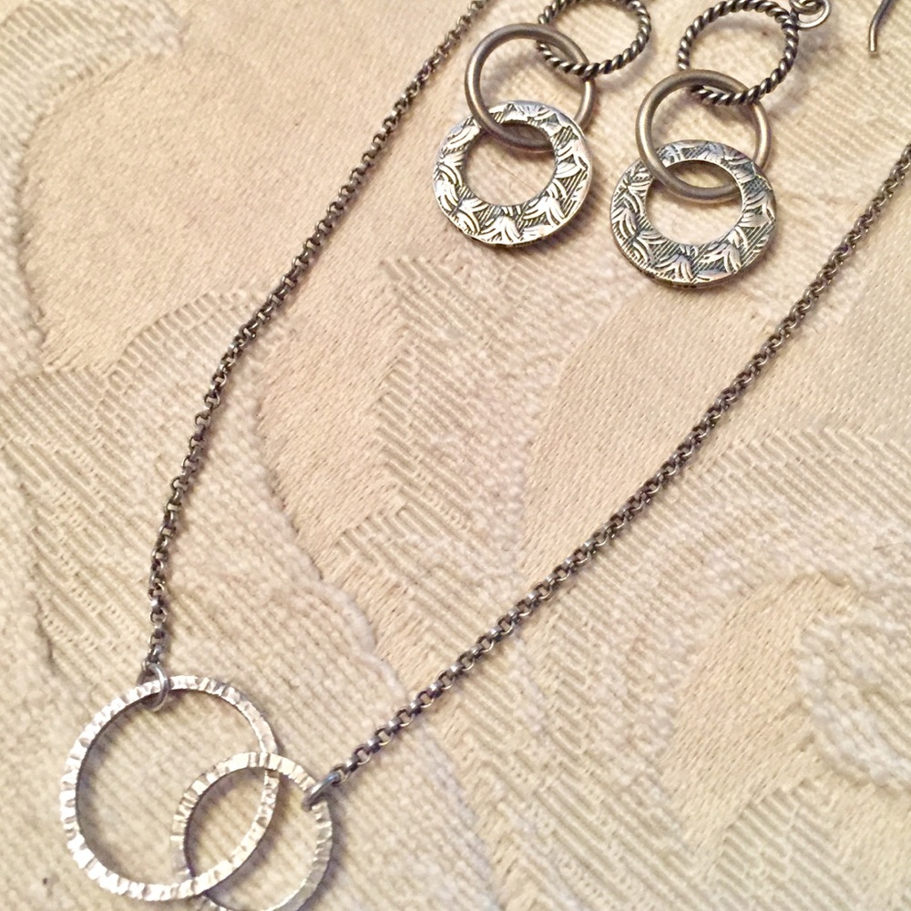 Silpada Silver Interlocking Circle Necklace